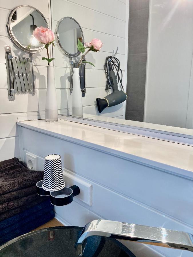 Living At Saarpartments - Adultsonly - Business & Holiday Homes With Kitchen For Long- And Short Term Stay, 3 Min To St Johanner Markt And Points Of Interest ザールブリュッケン エクステリア 写真
