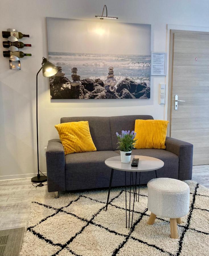 Living At Saarpartments - Adultsonly - Business & Holiday Homes With Kitchen For Long- And Short Term Stay, 3 Min To St Johanner Markt And Points Of Interest ザールブリュッケン エクステリア 写真