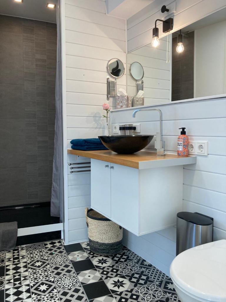 Living At Saarpartments - Adultsonly - Business & Holiday Homes With Kitchen For Long- And Short Term Stay, 3 Min To St Johanner Markt And Points Of Interest ザールブリュッケン エクステリア 写真